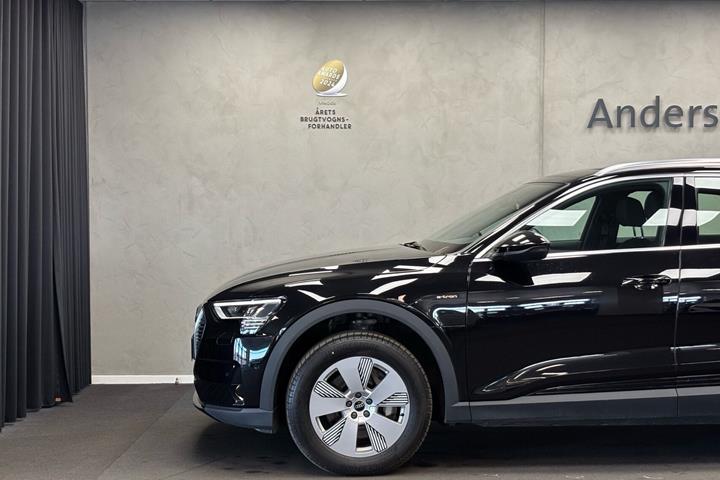 Sort Audi e-tron fra 2023