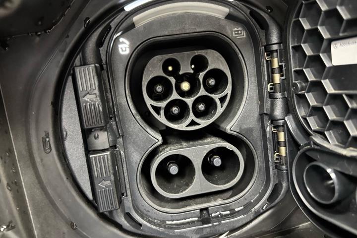 Sort Mercedes EQA 250+ fra 2025