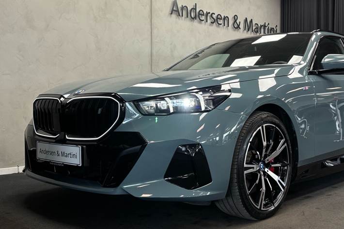 Grøn BMW i5 fra 2025