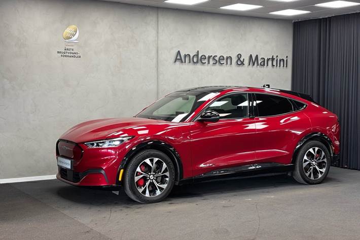 Rød Ford Mustang Mach-E fra 2023