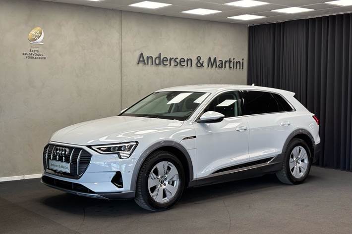 Hvid Audi e-tron fra 2022