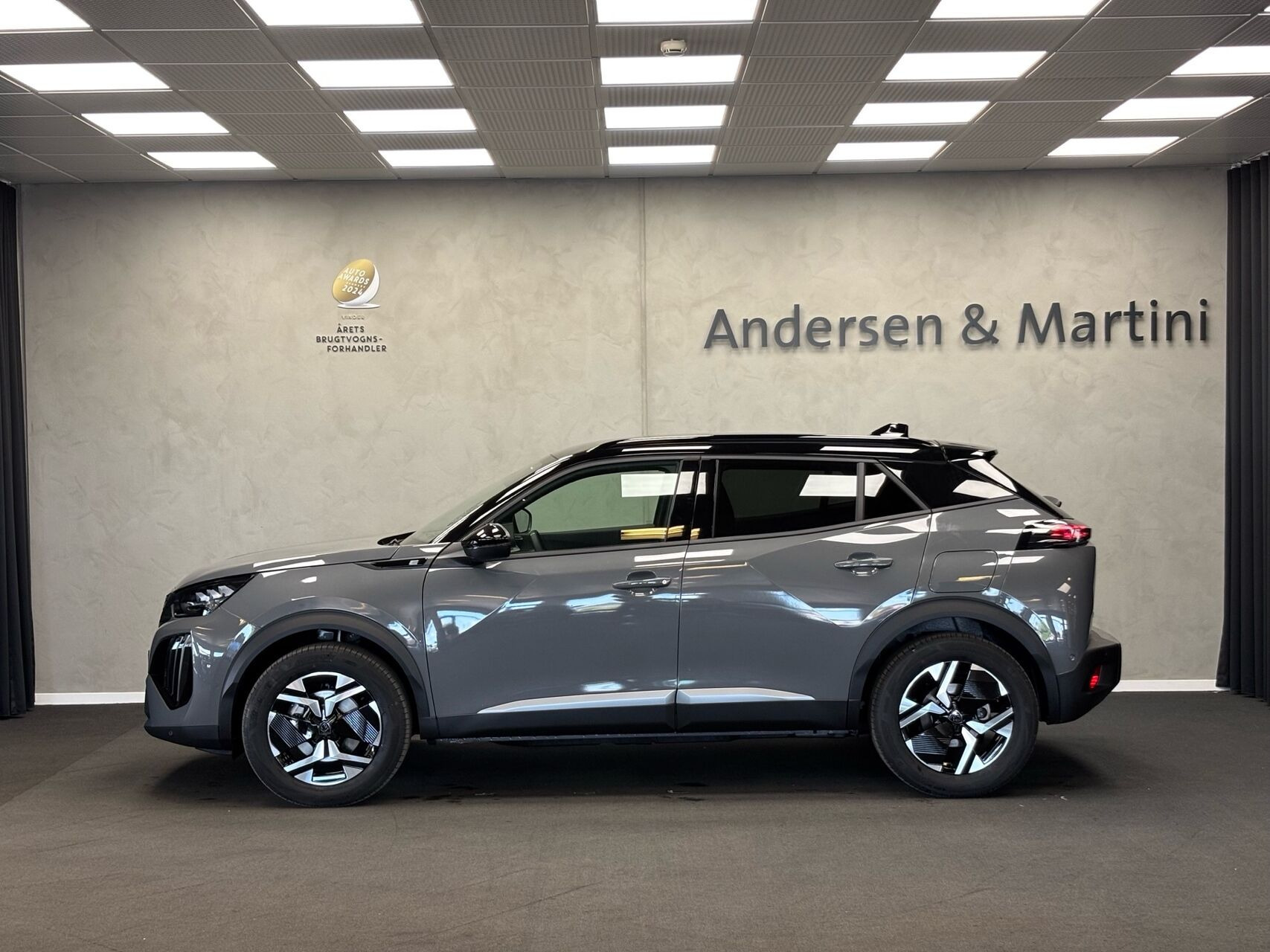 Grå Peugeot e-2008 fra 2026