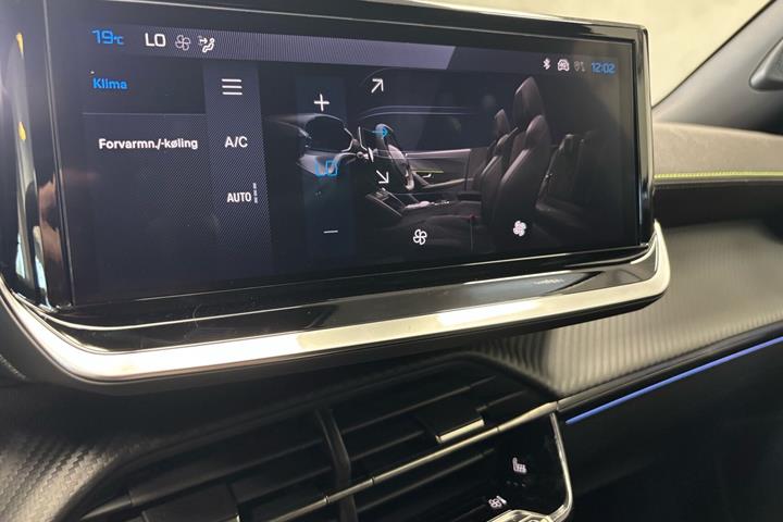 Grå Peugeot e-2008 fra 2026