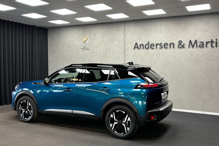 Blå Peugeot e-2008 fra 2026