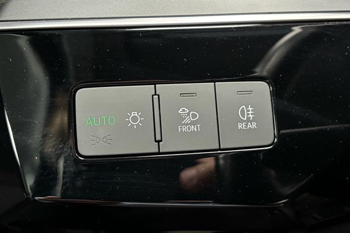 Grå Audi e-tron fra 2022