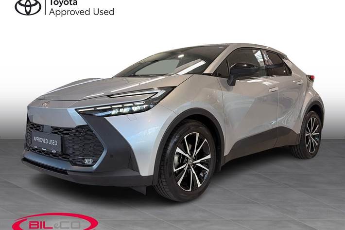 Sølv Toyota C-HR fra 2024