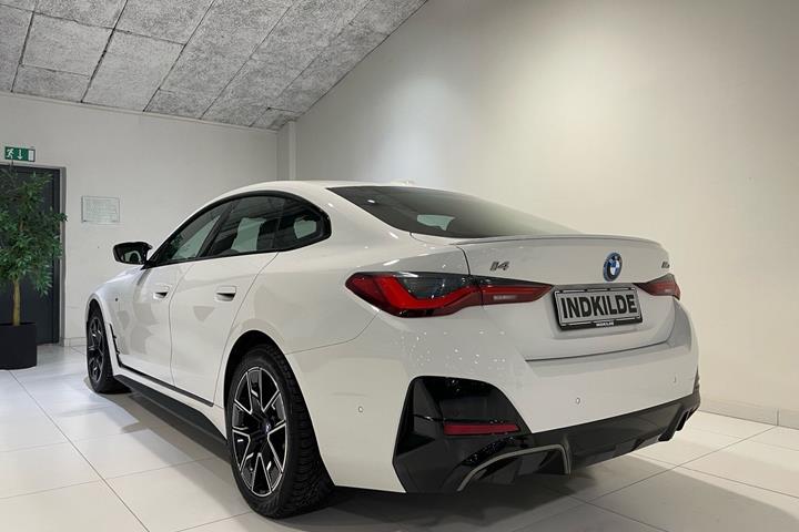 Hvid BMW i4 fra 2024