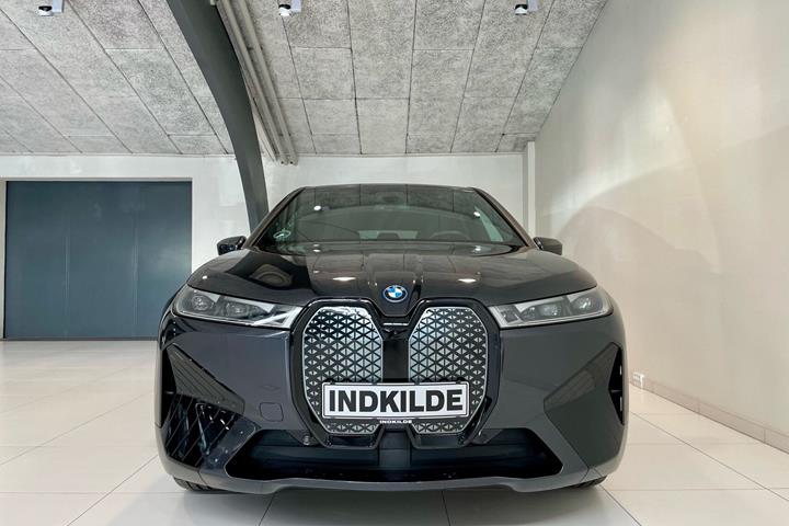 Sort BMW iX fra 2024