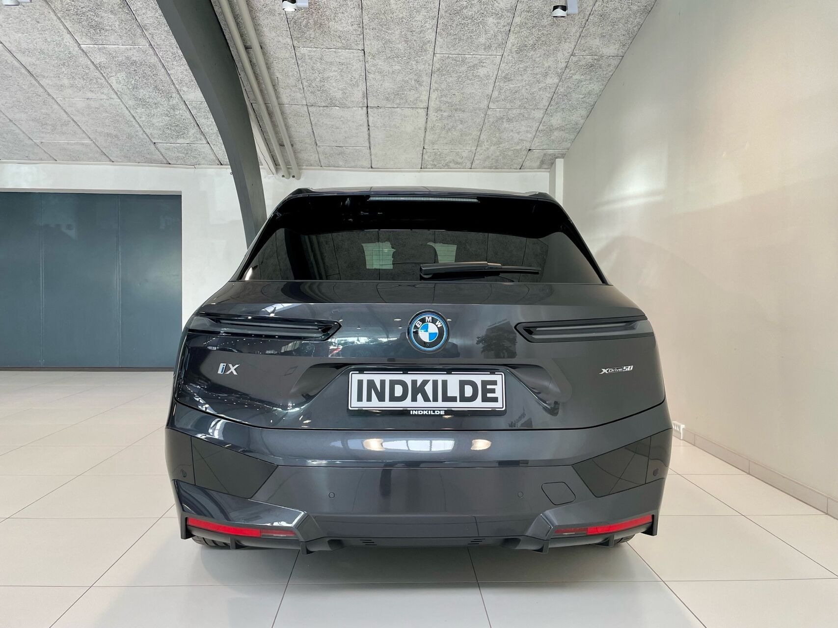 Sort BMW iX fra 2024