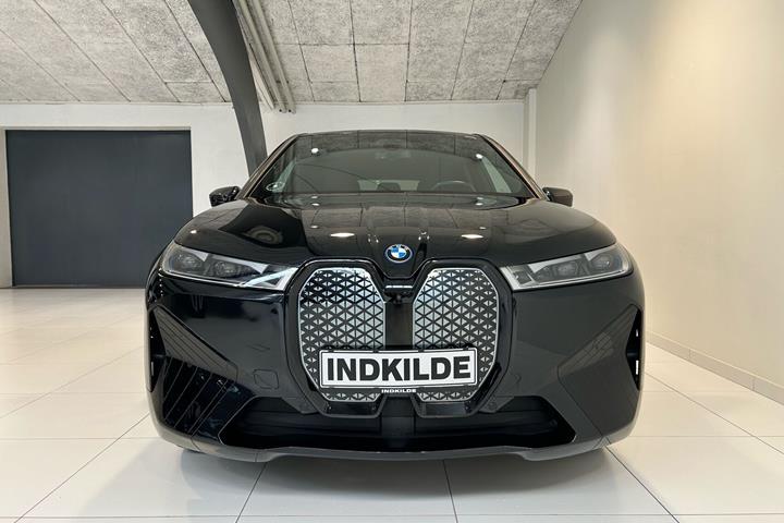 Sort BMW iX fra 2024