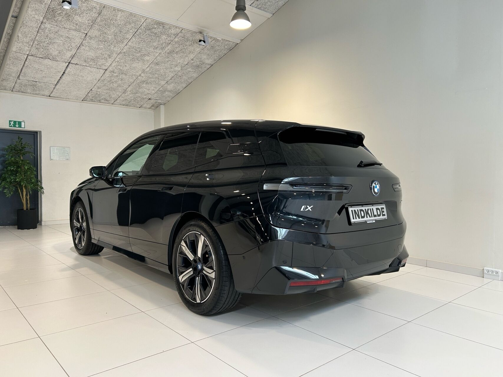 Sort BMW iX fra 2024