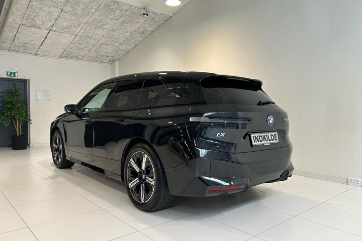 Sort BMW iX fra 2024