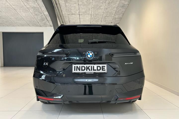 Sort BMW iX fra 2024