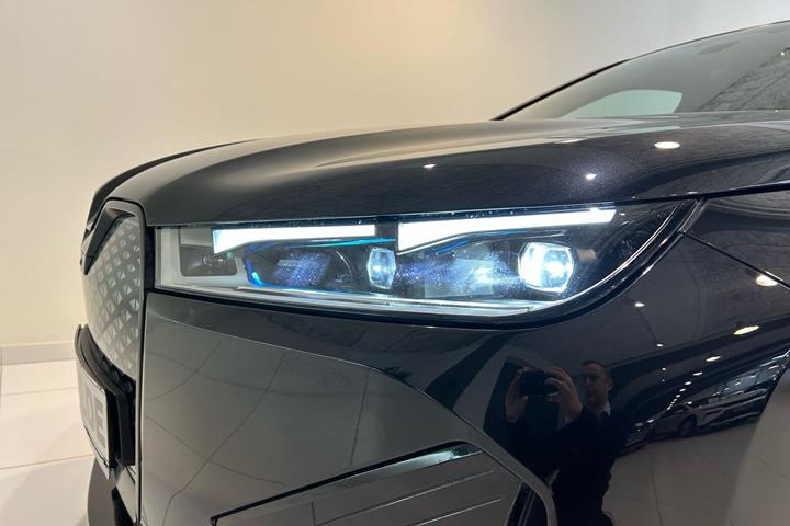 Sort BMW iX fra 2024