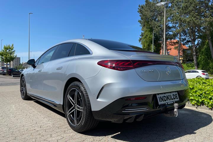 Sølv Mercedes EQE 300 fra 2023