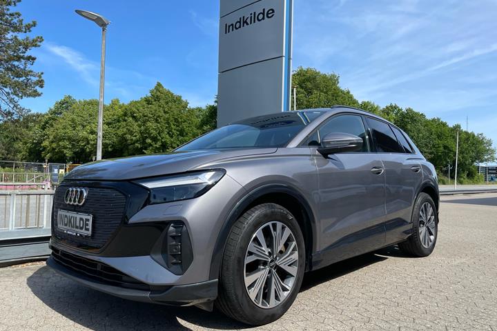 Sort Audi Q4 fra 2022 set udefra
