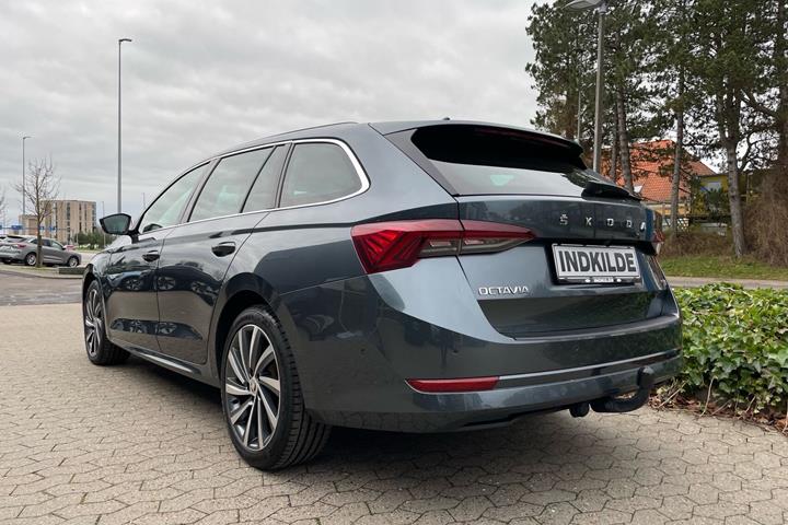 Sort Skoda Octavia fra 2021