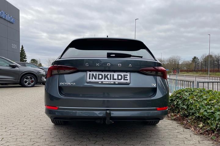 Sort Skoda Octavia fra 2021