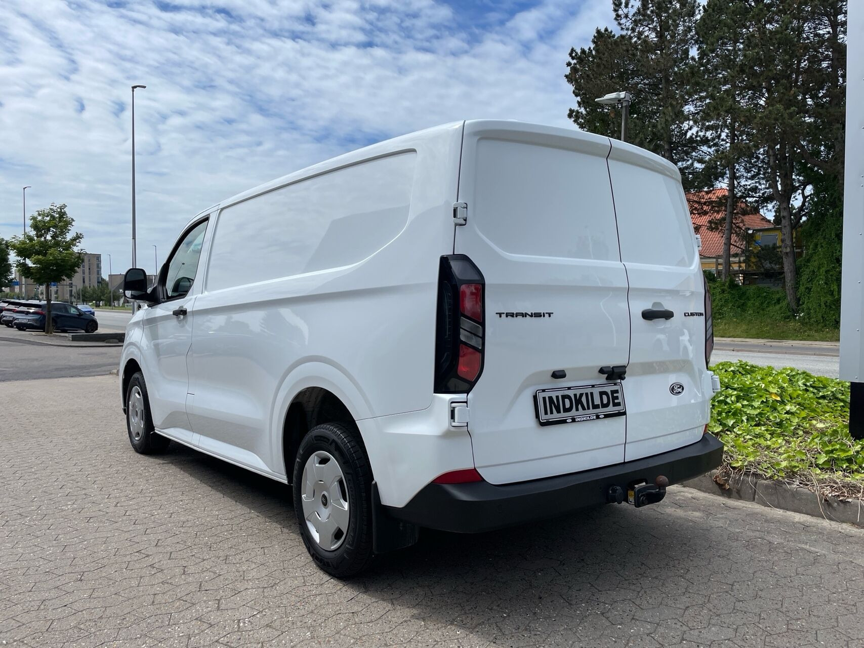 Hvid Ford Transit Custom fra 2024