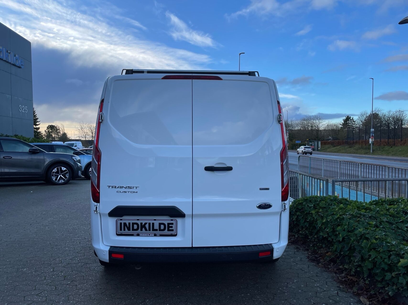 Hvid Ford Transit Custom fra 2018