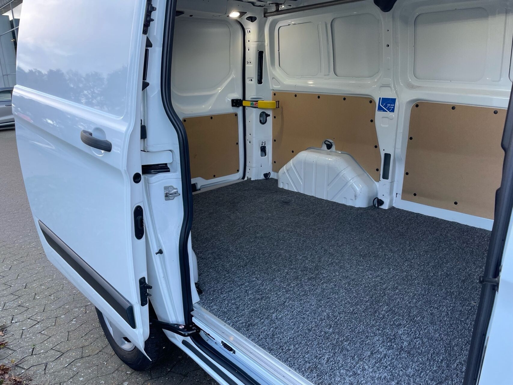 Hvid Ford Transit Custom fra 2018