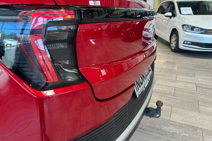 Rød Ford Explorer fra 2024