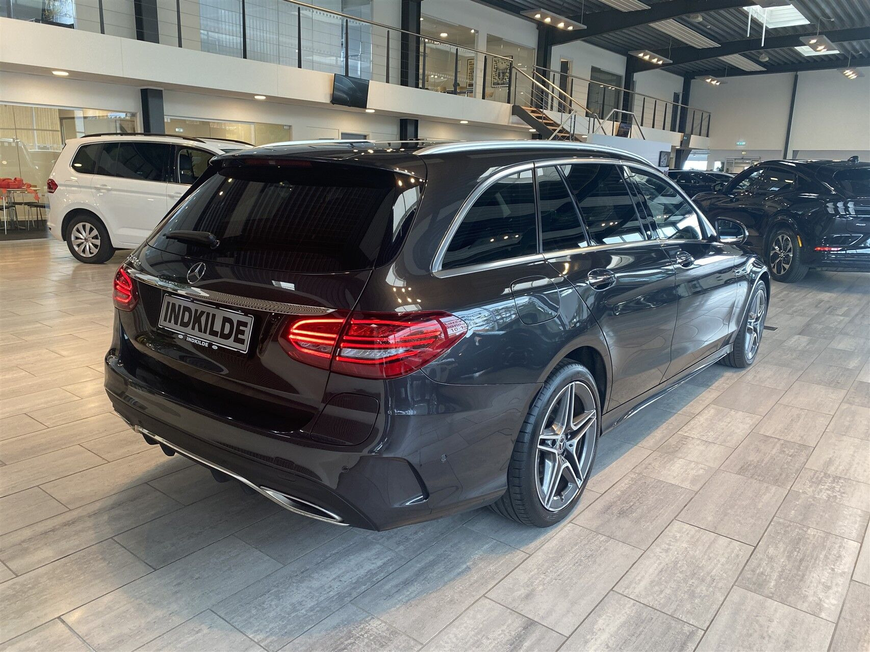Grå Mercedes C300 de fra 2019