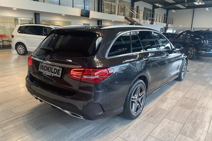 Grå Mercedes C300 de fra 2019