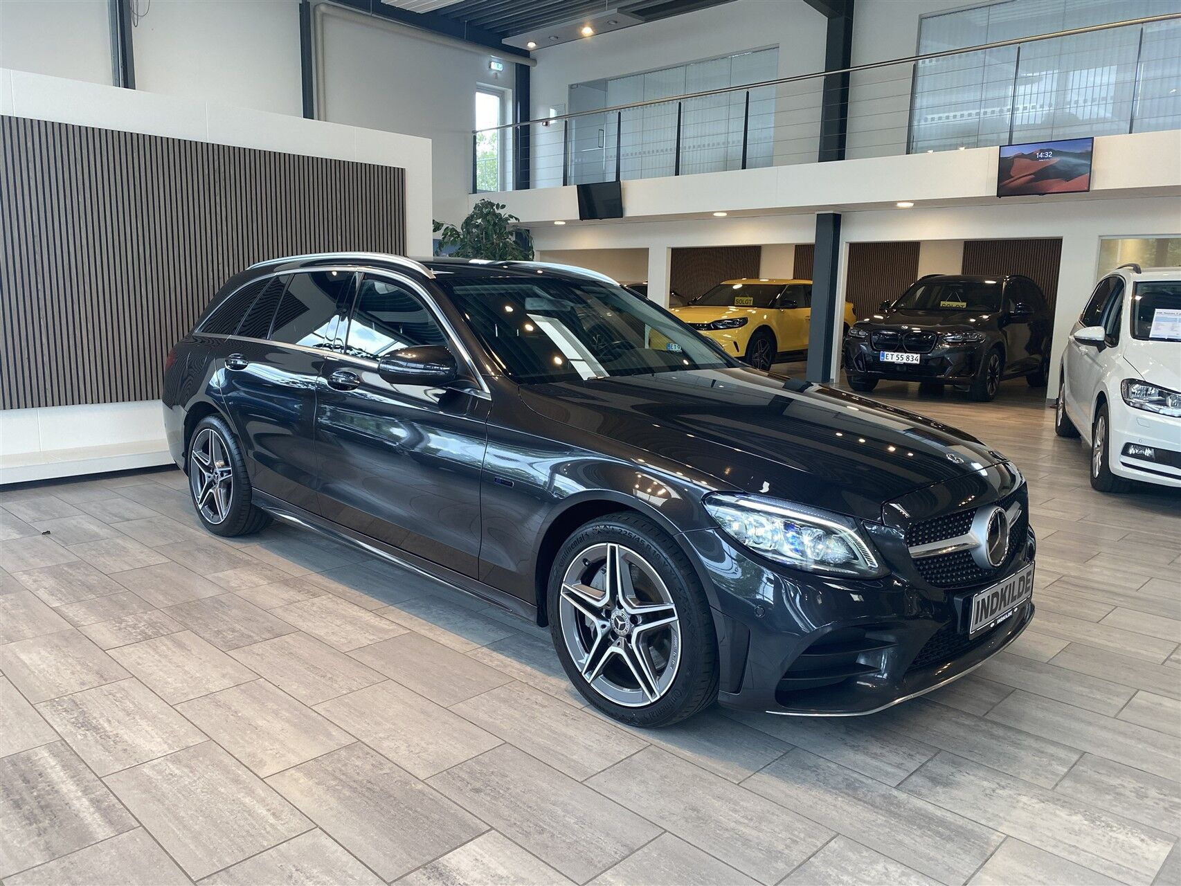 Grå Mercedes C300 de fra 2019