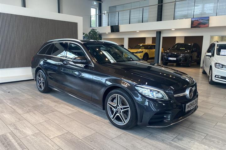 Grå Mercedes C300 de fra 2019