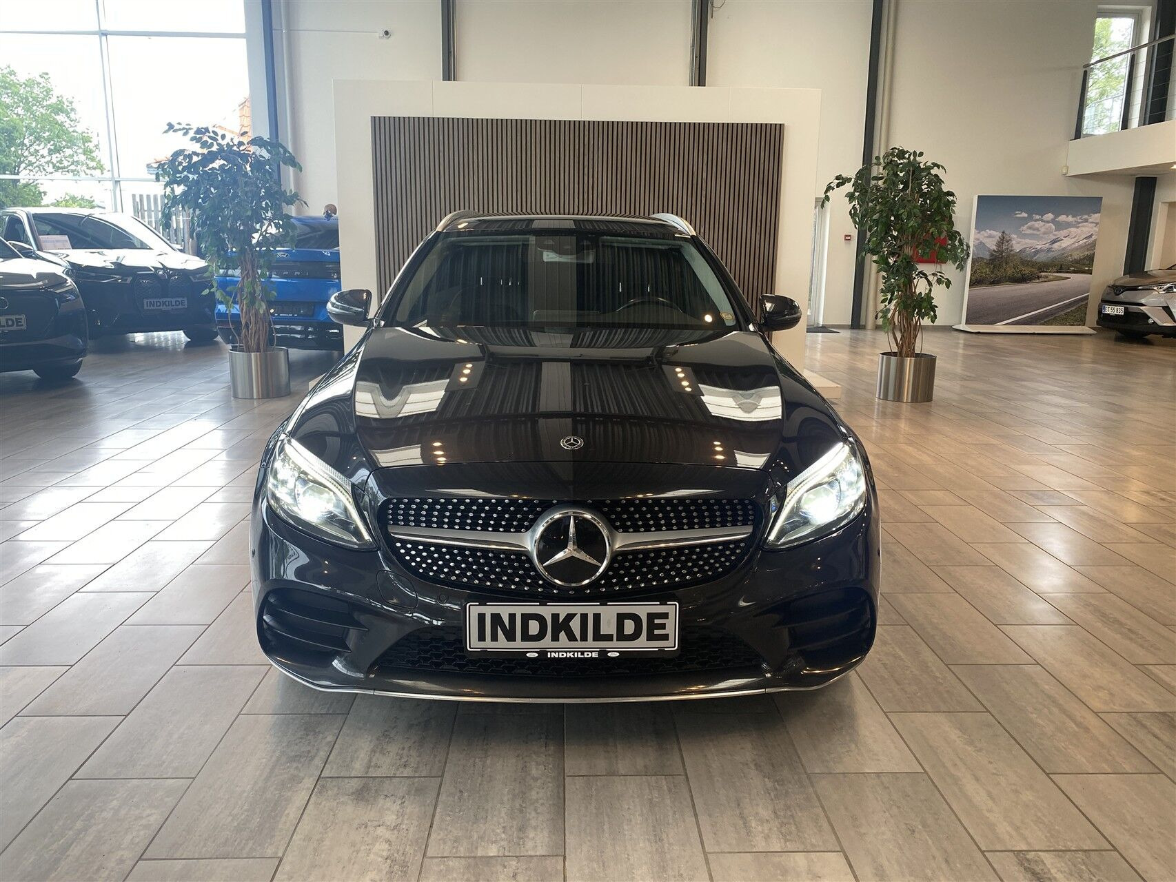 Grå Mercedes C300 de fra 2019