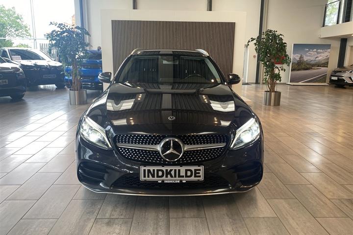 Grå Mercedes C300 de fra 2019