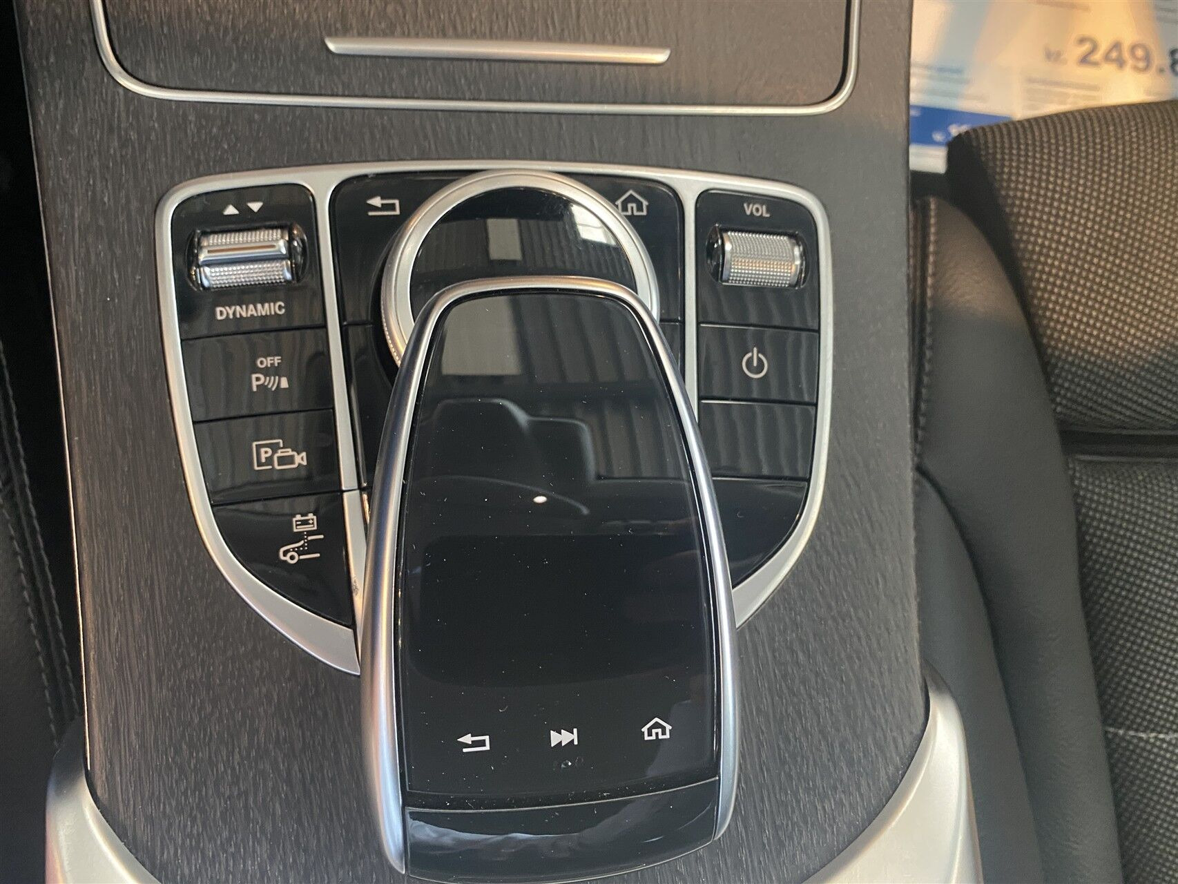 Grå Mercedes C300 de fra 2019
