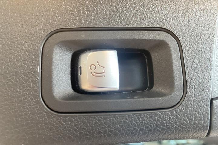 Grå Mercedes C300 de fra 2019