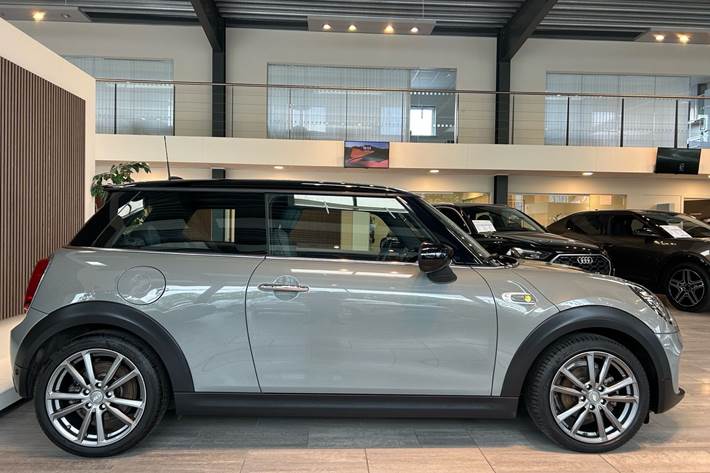 Grå Mini Cooper fra 2021