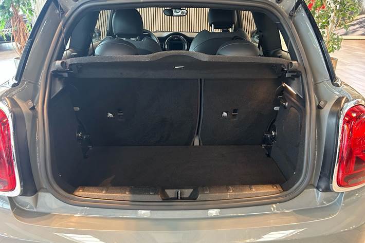 Grå Mini Cooper fra 2021