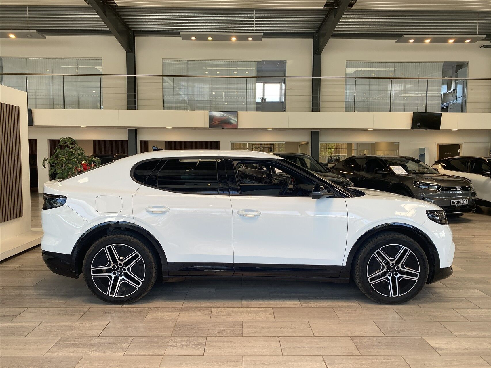 Hvid Ford Capri fra 2024