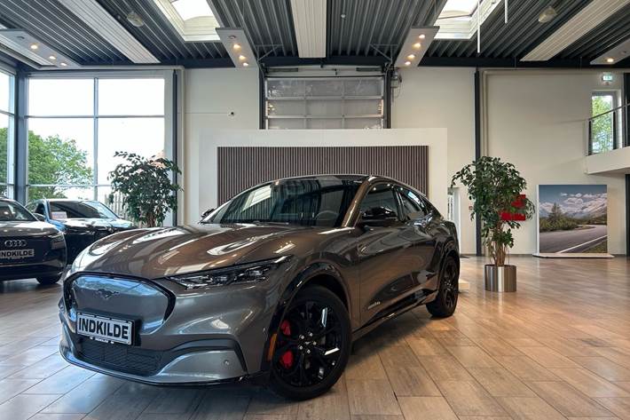 Sort Ford Mustang Mach-E fra 2023