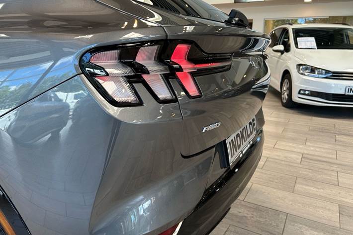 Sort Ford Mustang Mach-E fra 2023