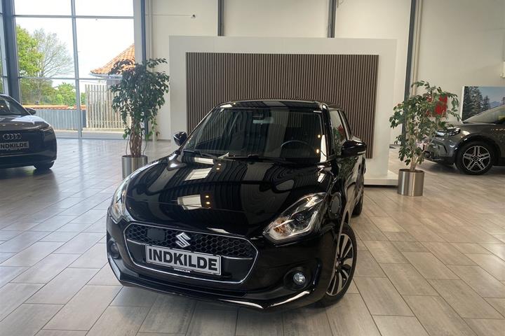 Sort Suzuki Swift fra 2019 set udefra
