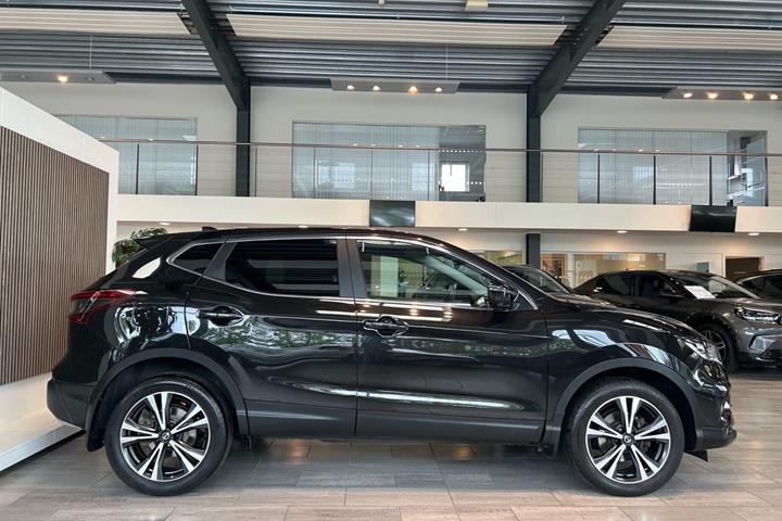 Sort Nissan Qashqai fra 2021