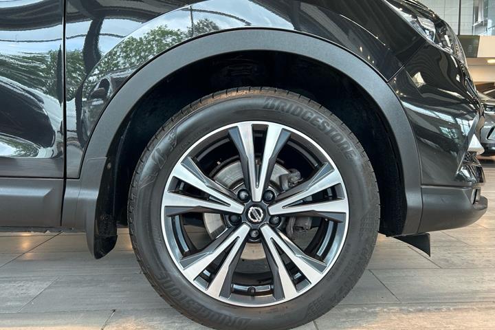 Sort Nissan Qashqai fra 2021