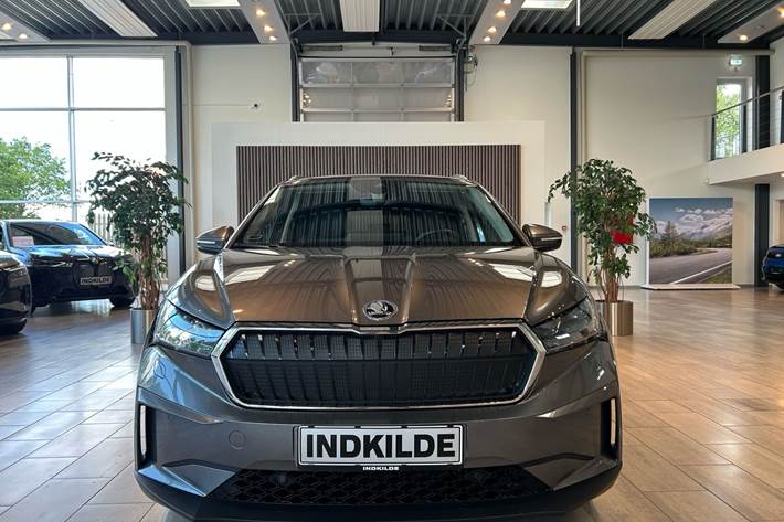 Grå Skoda Enyaq fra 2023