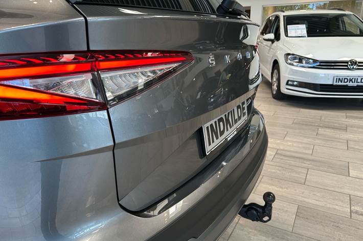 Grå Skoda Enyaq fra 2023