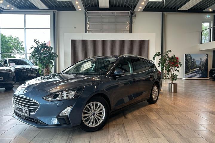 Blå Ford Focus fra 2020 set udefra