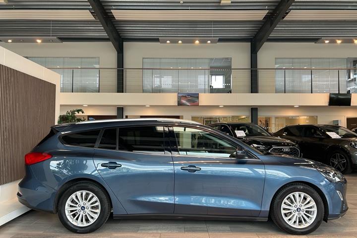 Blå Ford Focus fra 2020