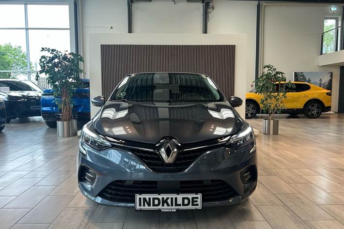 Grå Renault Clio fra 2022