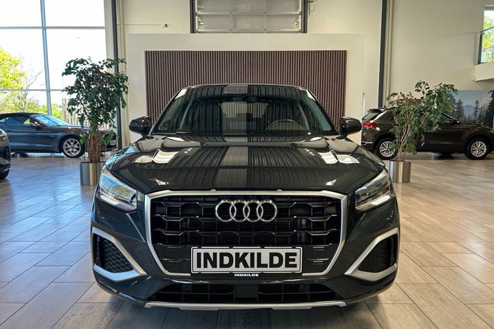 Grå Audi Q2 fra 2022