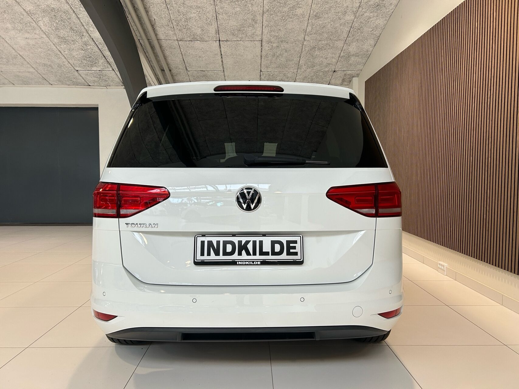 Hvid VW Touran fra 2021