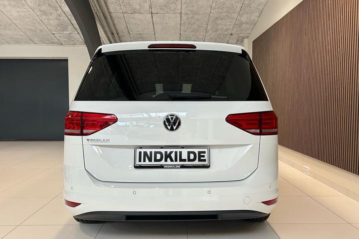 Hvid VW Touran fra 2021